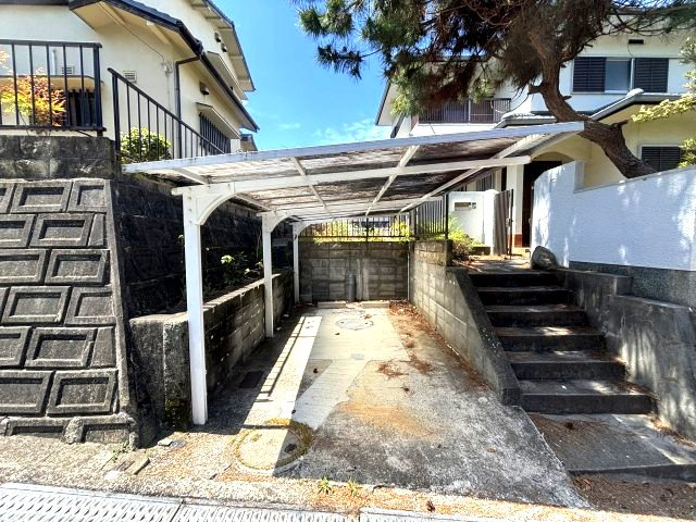 嬉戸建の駐車場