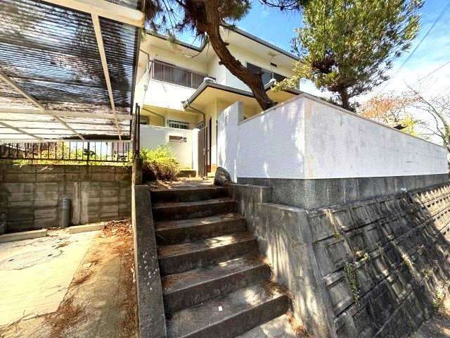 嬉戸建のエントランス