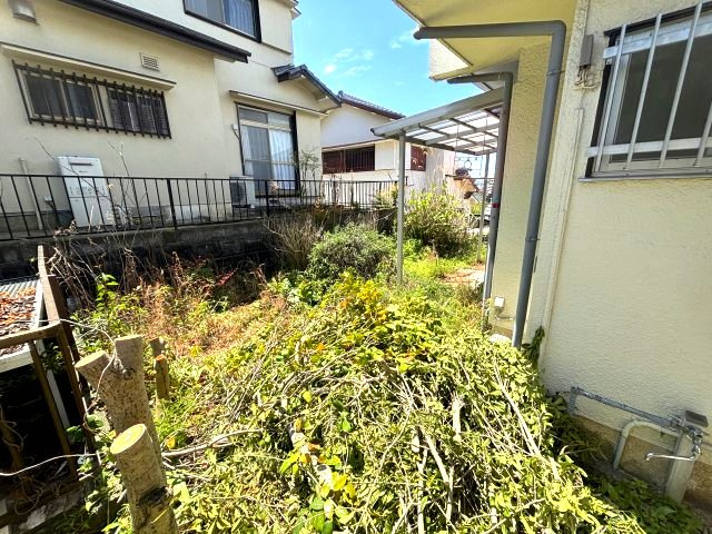 嬉戸建の庭