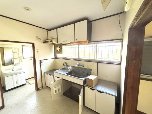 嬉戸建のキッチン