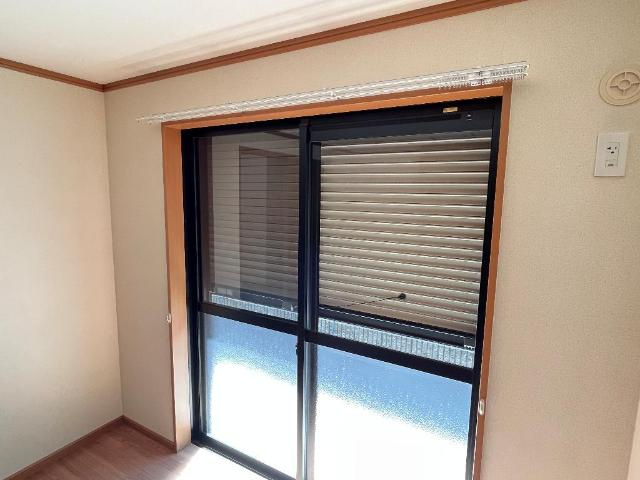 ファシネーションの内装|窓シャッター