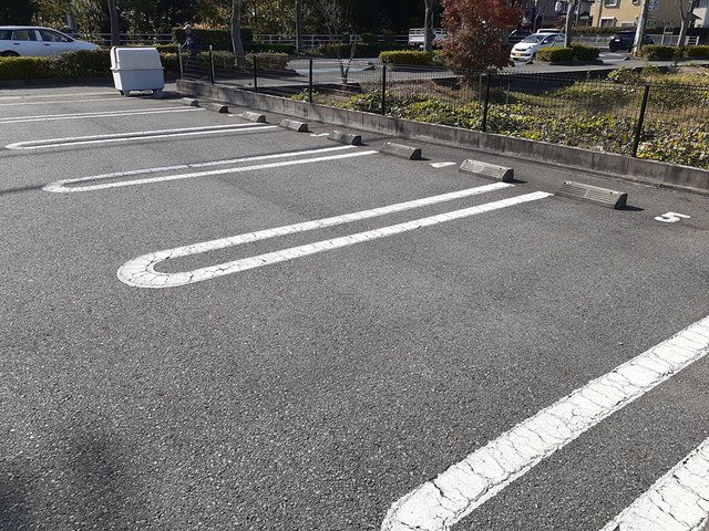アヴェニュー谷川の駐車場