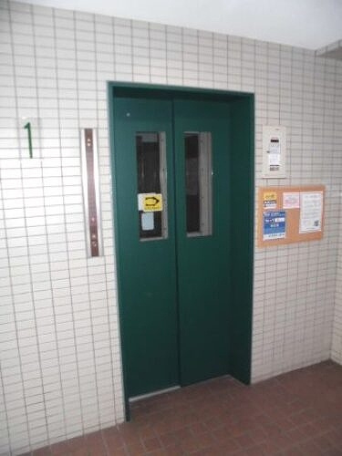 ライオンズマンション姫路市役所前の設備|エレベータ　※前回募集時／２０１８年８月の写真