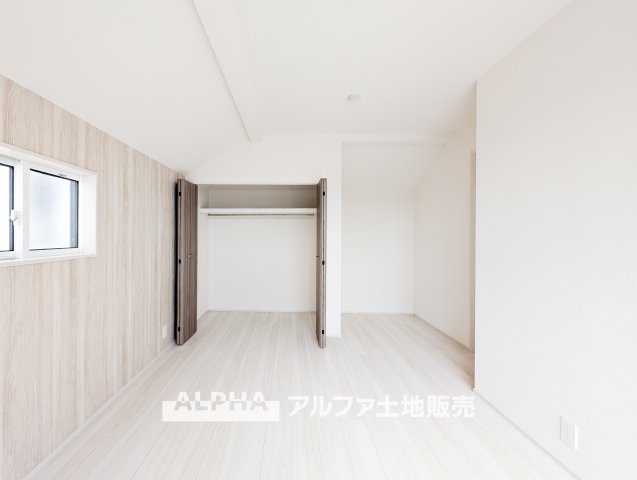 新築戸建　昭島市緑町3丁目　全2棟の洋室|【cozy room】
◆必要なもの、好きなもの◆しかないから安らげる。そんな部屋にしていく自分なりのデザインに。使いやすい部屋の形、大きい窓色々な用途が実現できる。