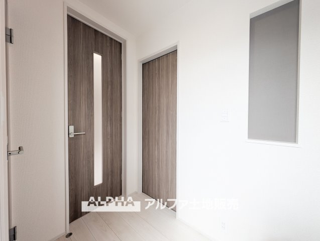 新築戸建　昭島市緑町3丁目　全2棟の玄関|【Entrance】
◆玄関◆出勤。いってきますの声が楽しげに聞こえてくる。ドアーの音も心地よく爽やかな朝の時間が流れます。