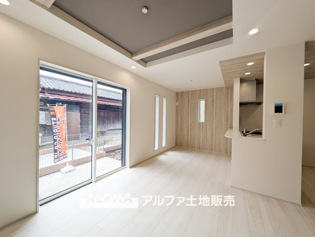 新築戸建　昭島市緑町3丁目　全2棟の居間・リビング|【light a living】
◆明るいリビング◆にペイントして君との時間を有意義に過ごしたい。ここでの暮らしは僕たちにとって宝物になる。