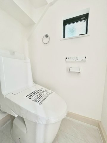 北区赤羽西4丁目　新築戸建のトイレ|ウォシュレット付きのトイレはいつも快適！

現地ご見学希望・資料請求などお気軽にお問い合わせ下さい！
03-5990-5201