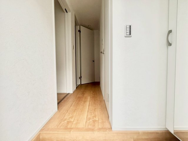北区赤羽西4丁目　新築戸建の玄関|玄関横にはシューズボックスがついているため、片付いた玄関がキープできます！

現地ご見学希望・資料請求などお気軽にお問い合わせ下さい！
03-5990-5201