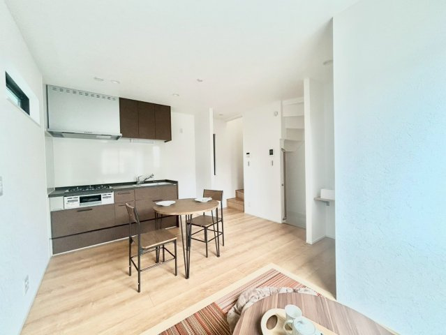 北区赤羽西4丁目　新築戸建の居間・リビング|2階リビングは外からの視線が気にならない、寛ぎのプライベート空間！

現地ご見学希望・資料請求などお気軽にお問い合わせ下さい！
03-5990-5201