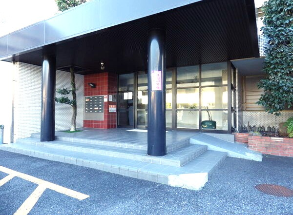 パビヨン徳川のエントランス