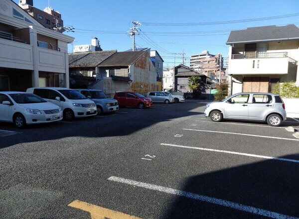 パビヨン徳川の駐車場