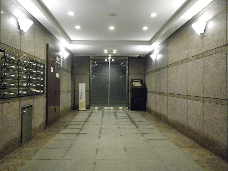 ルーブル祐天寺　独立洗面台　オートロック　システムキッチンのロビー