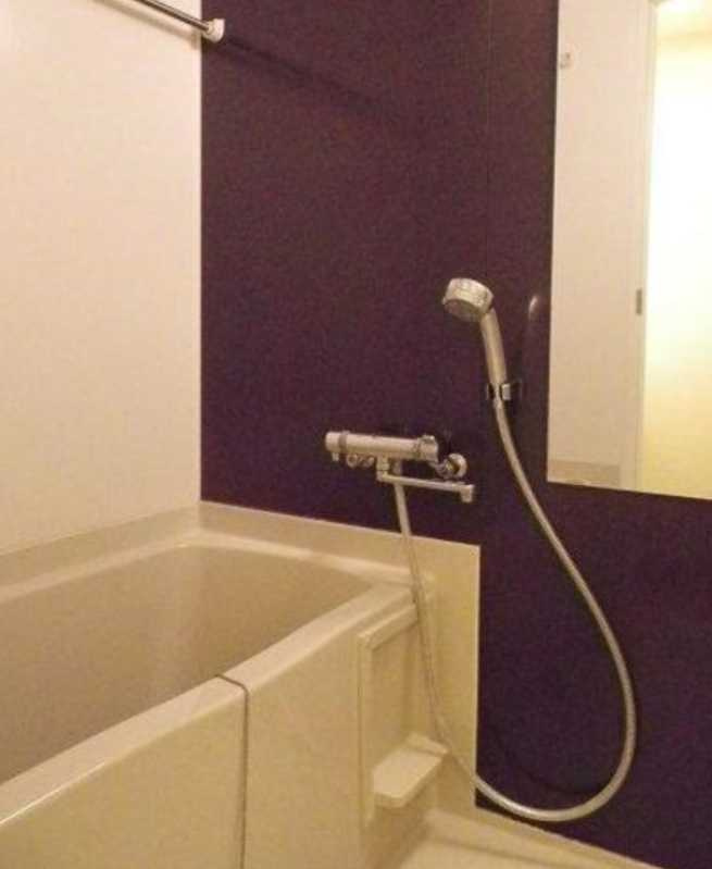 ルーブル祐天寺　独立洗面台　オートロック　システムキッチンの浴室