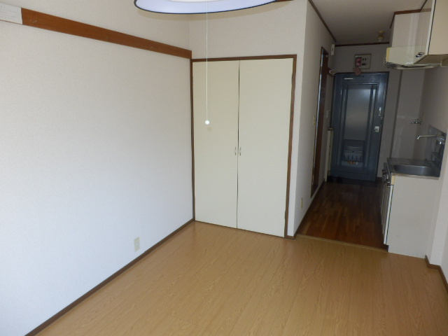 【居間・リビング】 | ガーデンハイツ | 洋室フローリングです