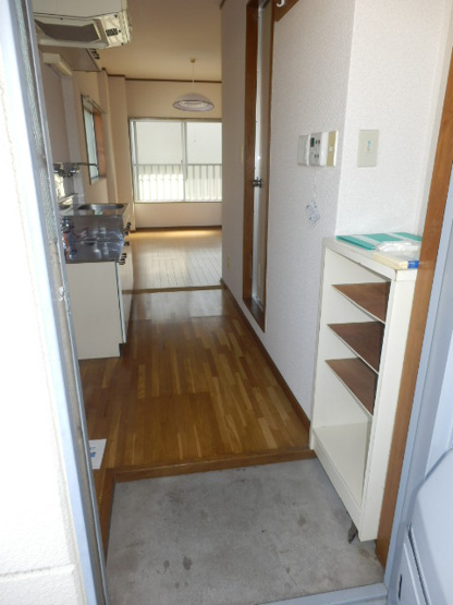 【玄関】 | ガーデンハイツ | 玄関から