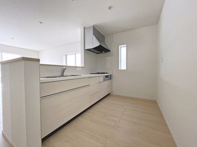 新築戸建・新築建売　郡山市安積町笹川第7　永盛小・安積中のキッチン|キッチンはカウンターになっているのでリビング全体を見渡すことができます！