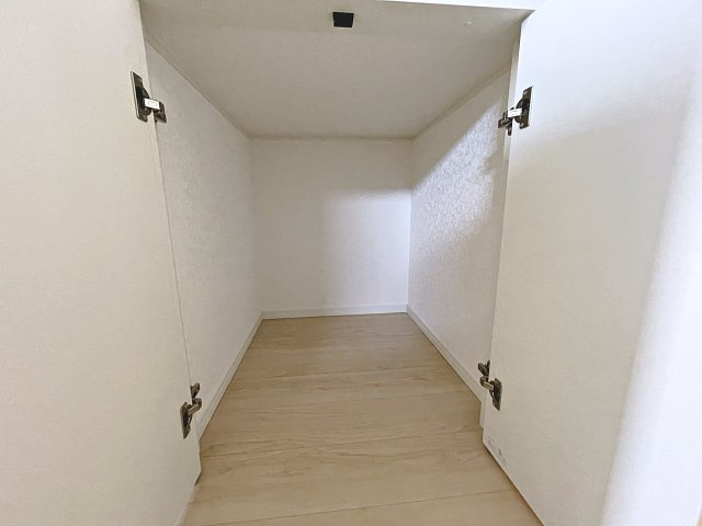 新築戸建・新築建売　郡山市安積町笹川第7　永盛小・安積中の収納|階段下のスペースを有効活用した収納は、日用品の保管などに便利です！