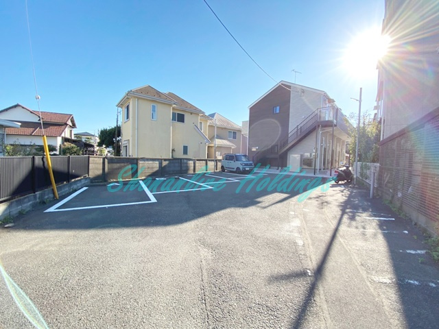 逗子市新宿３丁目のアパートの駐車場