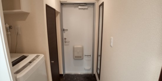 レオネクスト勝山の玄関