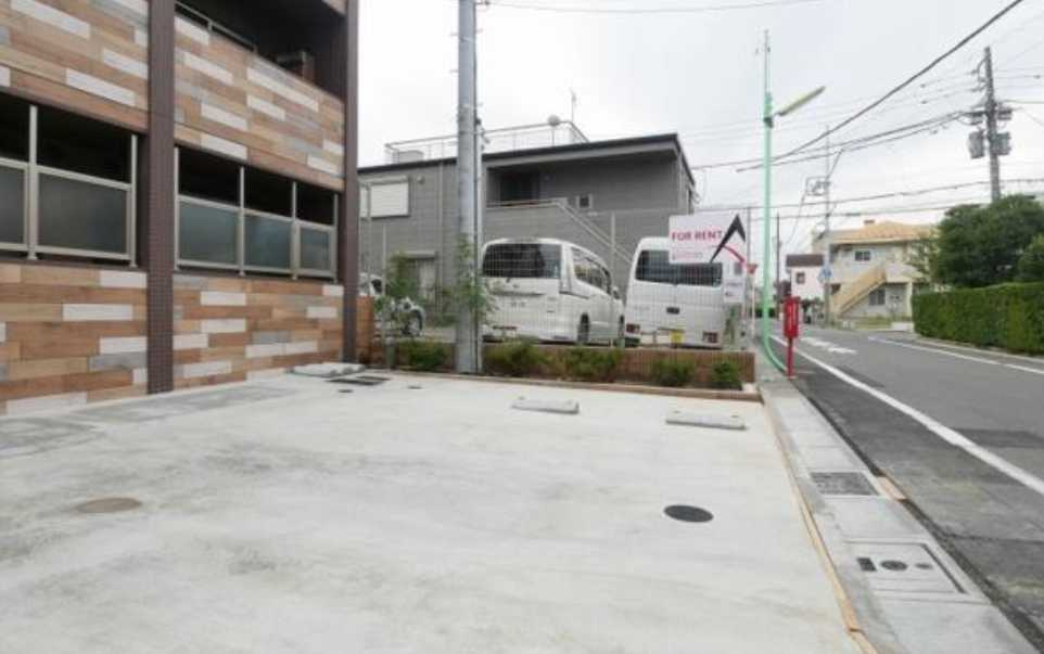 PREMIUM CUBE世田谷♯mo 　築浅　ペット相談　デザイナーズの駐車場