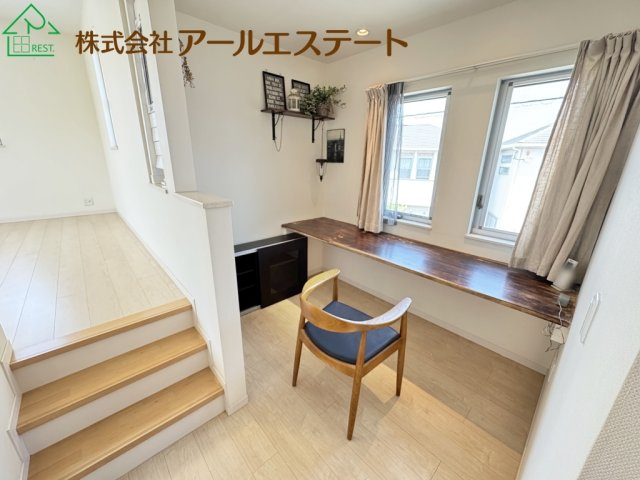 加古川市平岡町土山　JR「土山駅」徒歩15分の洋室