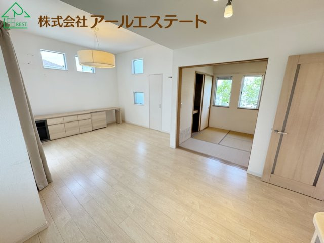 加古川市平岡町土山　JR「土山駅」徒歩15分の居間・リビング