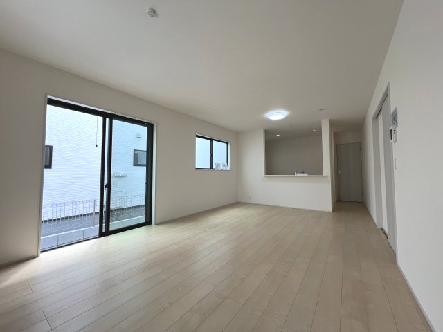 あきる野市伊奈　新築戸建全15棟の居間・リビング|LDK広々17.9帖！！