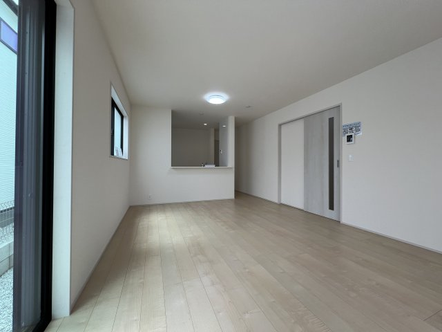 あきる野市伊奈　新築戸建全15棟の居間・リビング|どんなインテリアもOK！シンプルな造り、お好きなインテリアも選びたいですね☆
