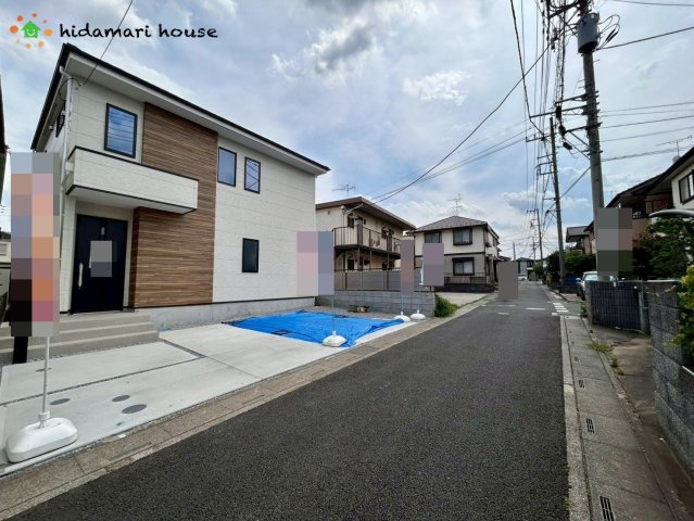 西区佐知川9期　新築戸建　KEIAIGRACE01の前面道路含む現地写真