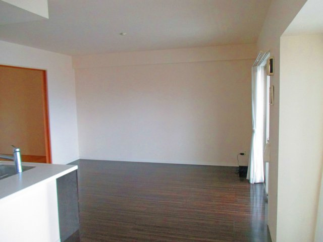 【居間・リビング】 | プレミスト沼津大手町 中古マンション EM06109 | プレミスト沼津大手町　リビングダイニング