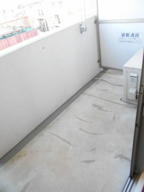 三鷹市野崎１丁目の賃貸マンションのバルコニー