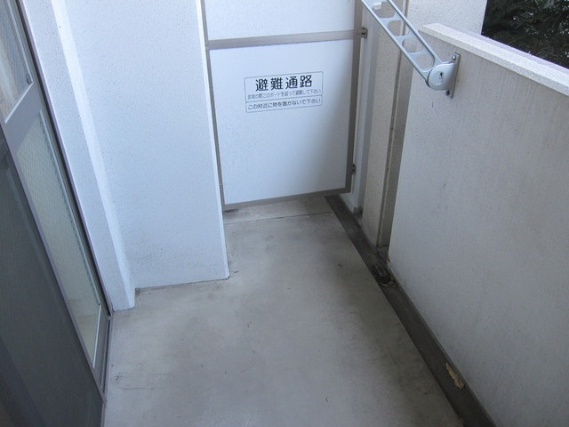 三鷹市野崎１丁目の賃貸マンションのバルコニー