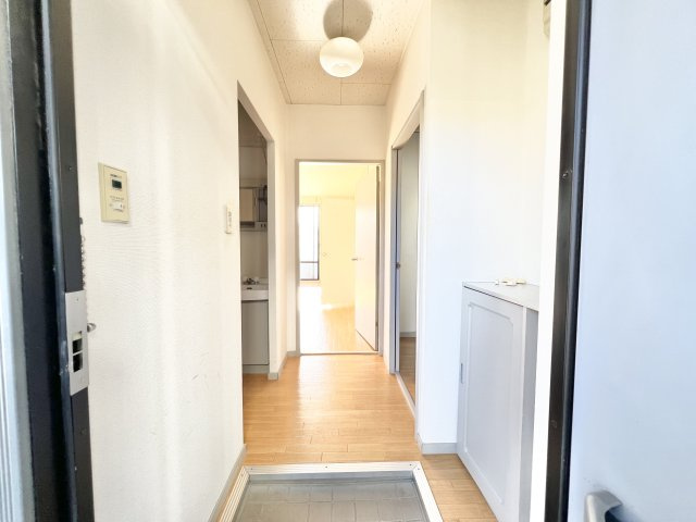 ヴィレッジサイトーのエントランス|※別部屋参考写真