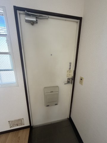 グローリア久保の玄関