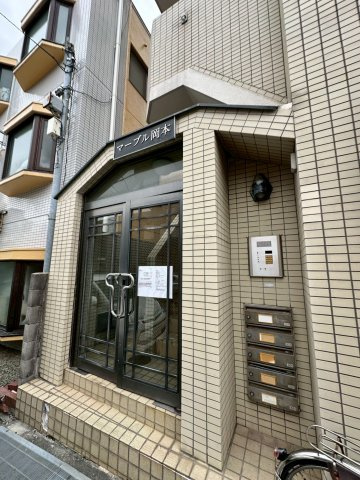 マーブル岡本のエントランス