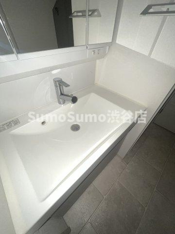 ルクレ自由が丘の独立洗面台|独立洗面台です