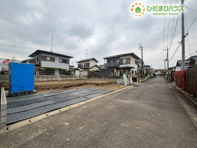 熊谷市弥藤吾　新築一戸建て　いろどりアイタウン　01の前面道路含む現地写真