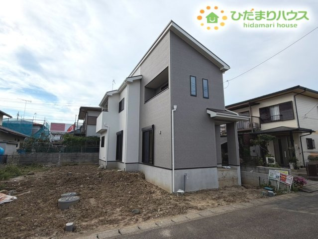 熊谷市弥藤吾　新築一戸建て　いろどりアイタウン　01の外観|敷地面積58坪の整形地です！ゆとりのある敷地なので車から荷物を運び出す際もスムーズに行えます！周辺は圧迫感が少なく空が広く感じられるため、日々の暮らしに心地よい開放感が広がります！