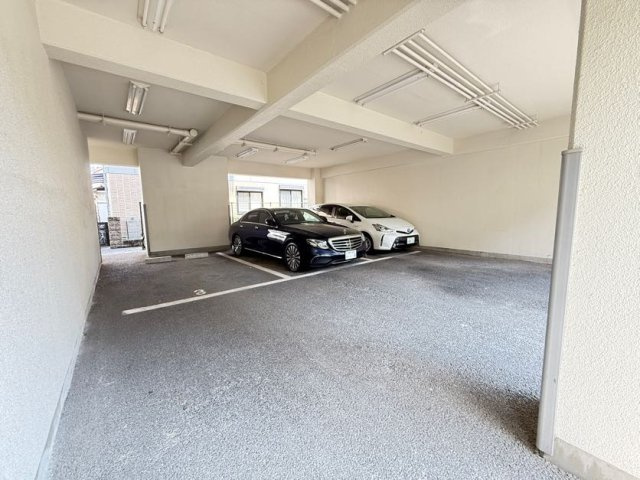 フォルチューナ芦屋の駐車場