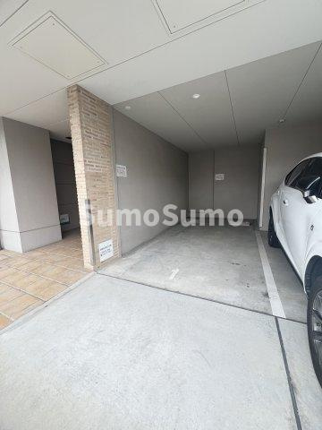 シルエラ甲南山手の駐車場