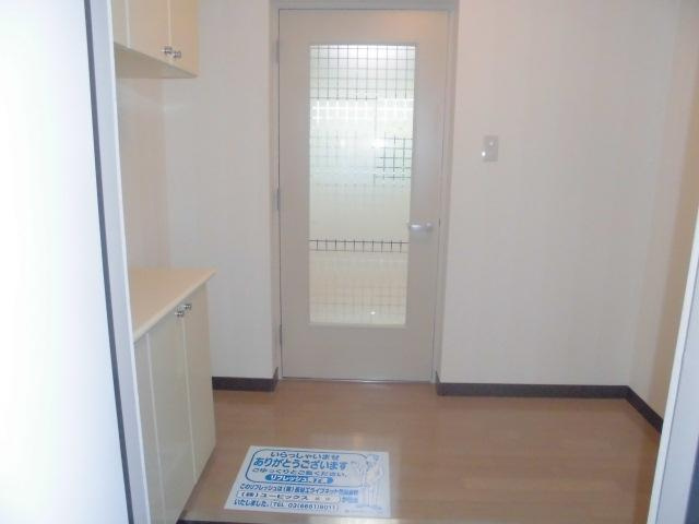 鉄飛坂マンションの玄関
