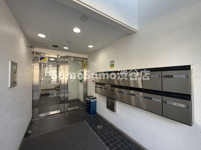 鉄飛坂マンションのエントランス