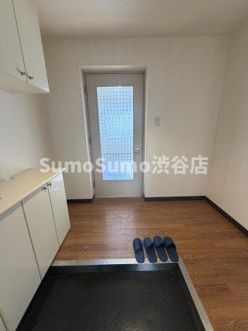 鉄飛坂マンションの玄関