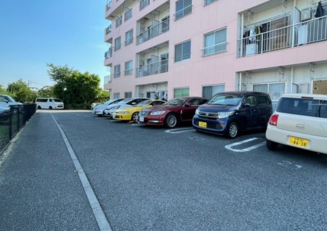 エクセルミドリの駐車場