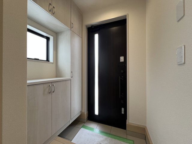 あきる野市伊奈　新築戸建全15棟の玄関|収納たっぷりシューズボックス