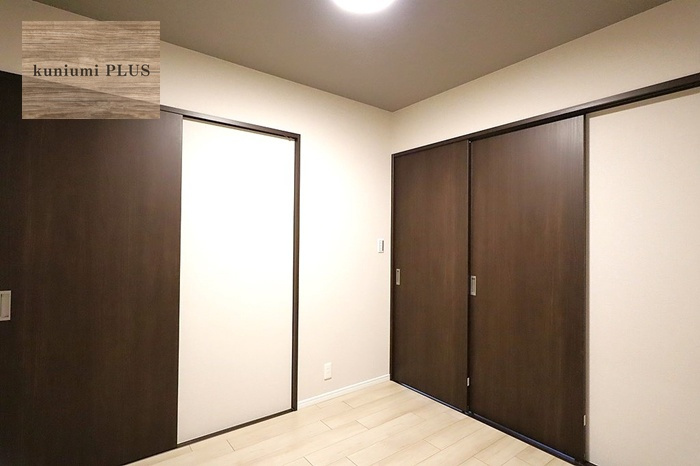 ルモン東加賀屋の洋室