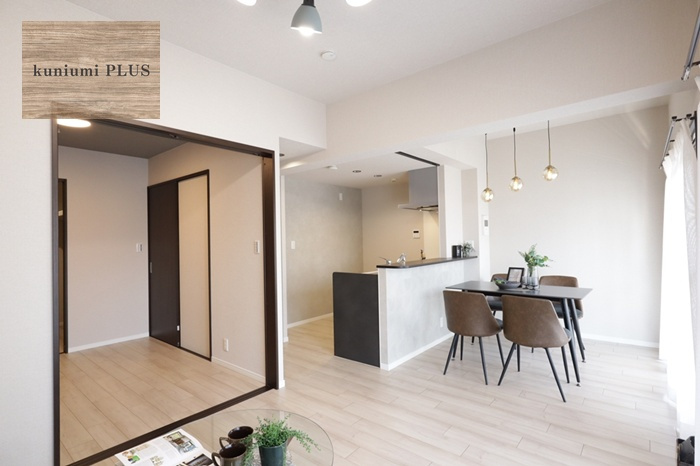 ルモン東加賀屋の居間・リビング