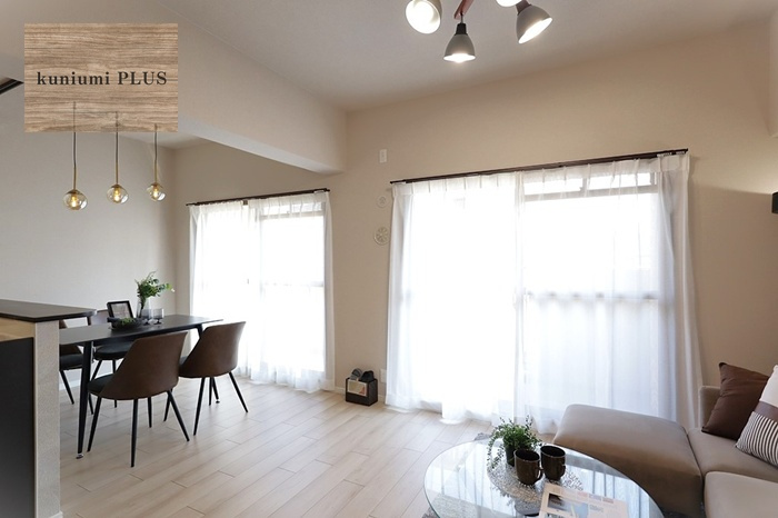 ルモン東加賀屋の居間・リビング