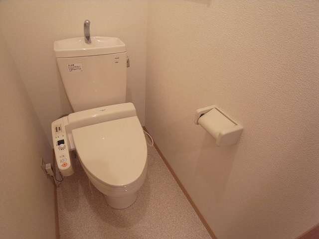 神戸市須磨区多井畑南町の一戸建てのトイレ|ウォッシュレット付トイレ