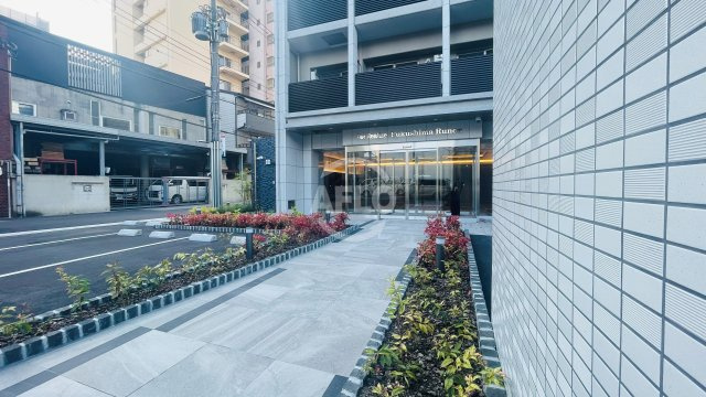 Alivis福島海老江（旧：フォーリアライズ福島ルノン）のエントランス